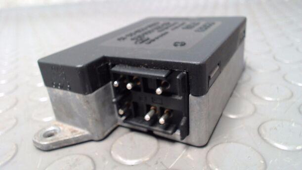 Foto: RS CRASHSENSOR / AIRBAGSENSOR eines Mercedes-Benz 300 D