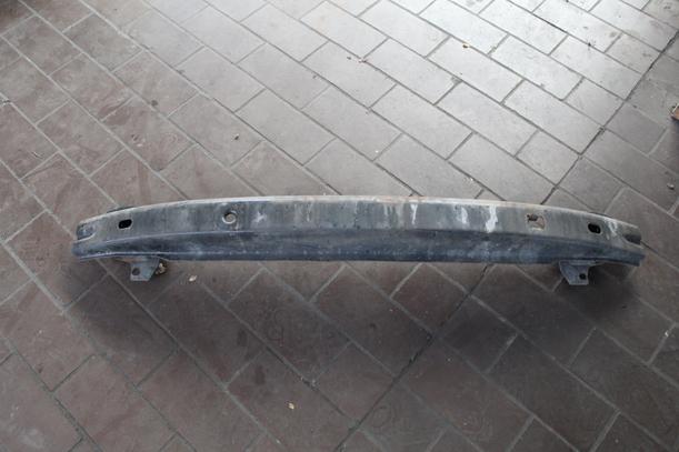 Foto: VERSTÄRKUNG VORN eines Seat Alhambra 1.9 TDI Allrad