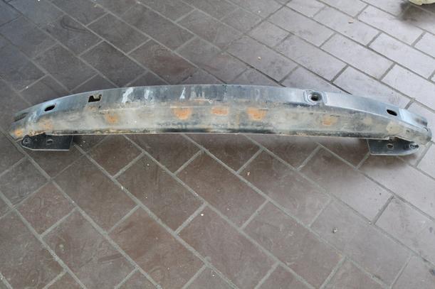 Foto: VERSTÄRKUNG VORN eines Seat Alhambra 1.9 TDI Allrad