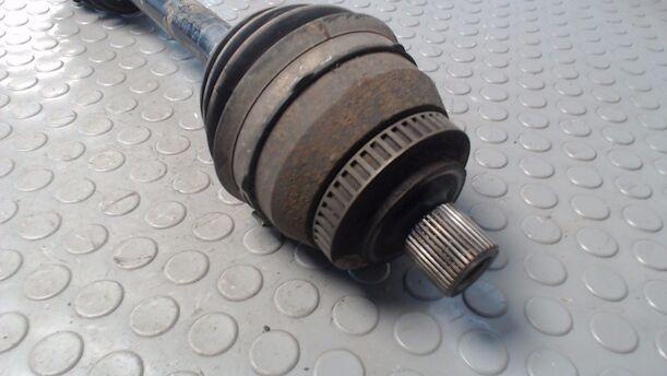 Foto: ANTRIEBSWELLE VORN LINKS 4MOTION eines Seat Alhambra 1.9 TDI Allrad
