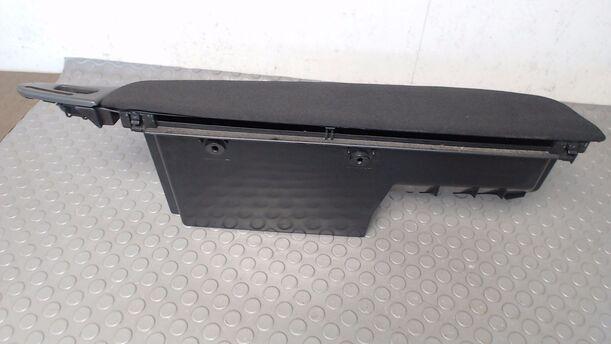 Foto: ABLAGEFACH/ STAUFACH HINTEN RECHTS eines Seat Alhambra 1.9 TDI Allrad