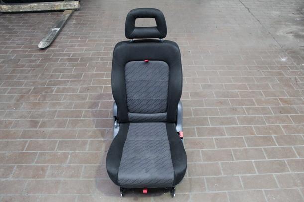 Foto: SITZ 2. REIHE RECHTS (mit Kindersitz) eines Seat Alhambra 1.9 TDI Allrad XL