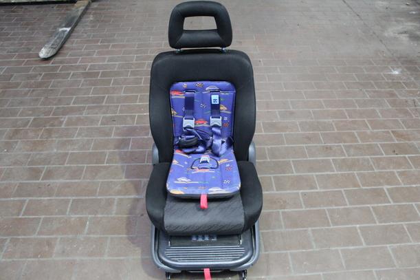 Foto: SITZ 2. REIHE RECHTS (mit Kindersitz) eines Seat Alhambra 1.9 TDI Allrad XL
