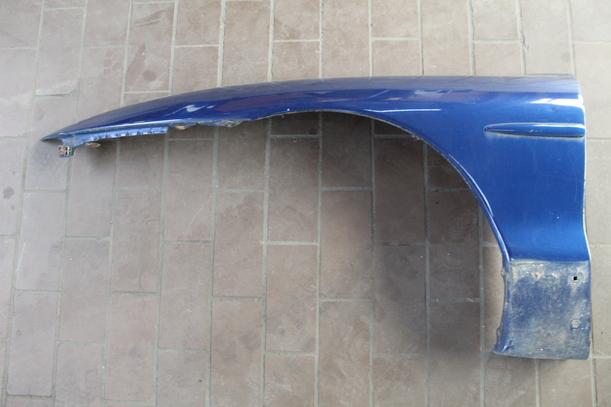 Foto: KOTFLÜGEL LINKS eines Ford Probe 24V