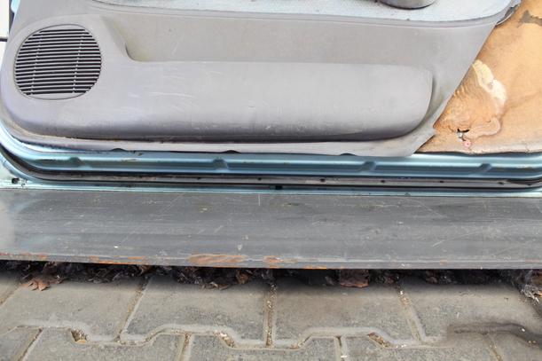 Foto: TÜR VORN RECHTS (2/3-Türer) eines Nissan Micra L