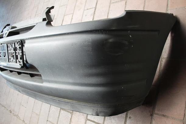 Foto: STOßSTANGE VORN eines Opel Corsa SLX