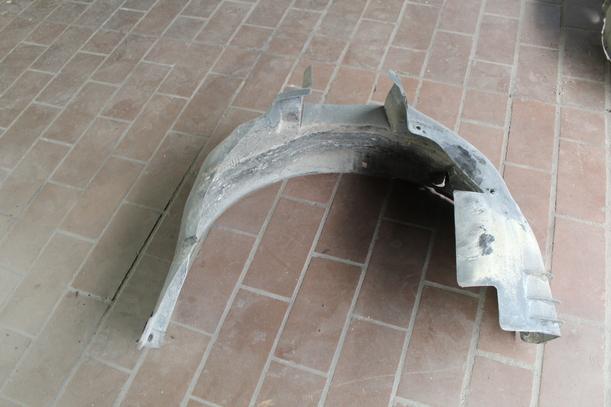 Foto: INNENRADHAUS VORN LINKS eines Opel Corsa SLX