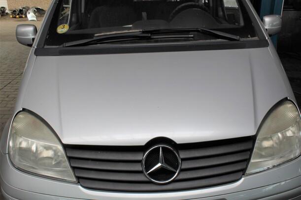 Foto: MOTORHAUBE eines Mercedes-Benz Vaneo CDI 1.7