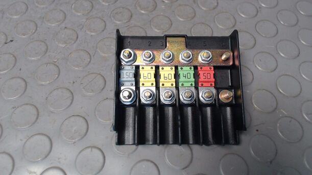 Foto: SICHERUNGSKASTEN BATTERIE eines Mercedes-Benz Vaneo CDI 1.7