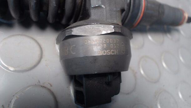 Foto: PUMPE-DÜSE-EINHEIT eines VW Passat Variant 1.9 TDI