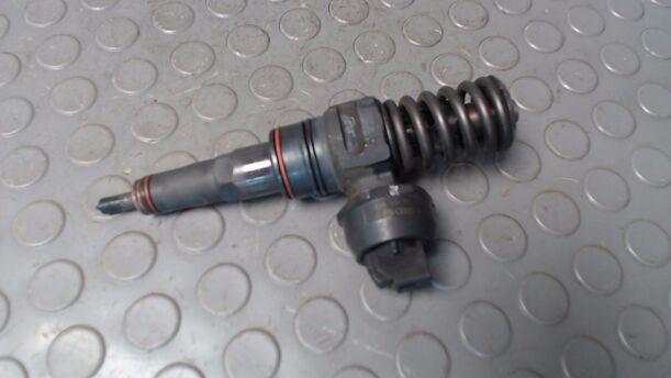 Foto: PUMPE-DÜSE-EINHEIT eines VW Passat Variant 1.9 TDI