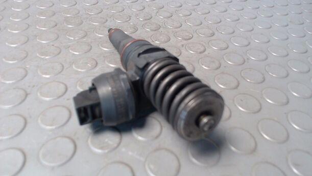 Foto: PUMPE-DÜSE-EINHEIT eines VW Passat Variant 1.9 TDI