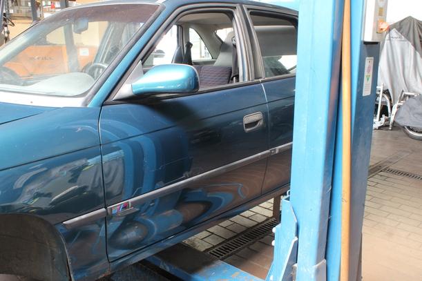 Foto: TÜR VORN LINKS (4/5-Türer) eines Opel Astra