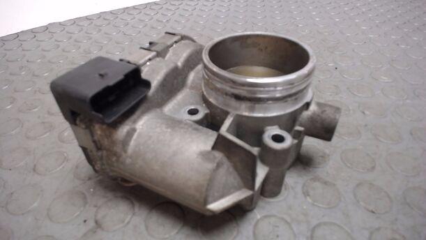 Foto: DROSSELKLAPPENSTUTZEN BOSCH eines Peugeot 206 CC 110