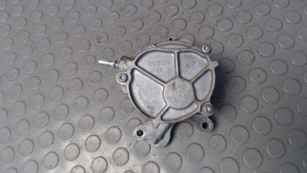 Foto: VAKUUMPUMPE eines Citroen C5 Kombi HDi 135