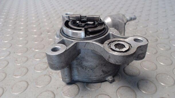 Foto: VAKUUMPUMPE eines Citroen C5 Kombi HDi 135