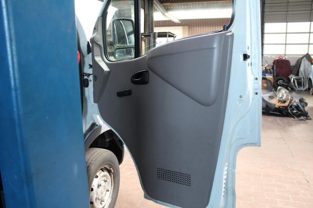 Foto: TÜR VORN RECHTS eines Opel Movano 2.5 D L3H2