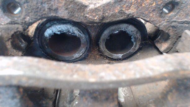 Foto: BREMSSATTEL VORN LINKS eines Opel Movano 2.5 D L3H2