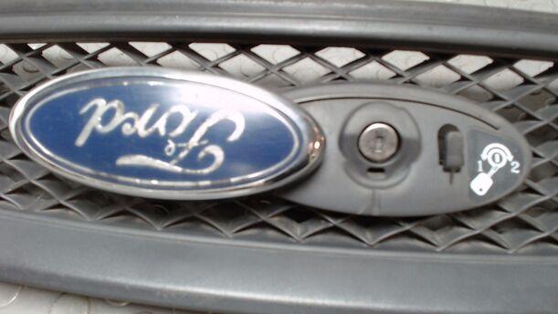 Foto: KÜHLERGRILL eines Ford Focus Turnier 1.6 TDCi