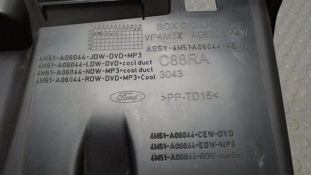 Foto: HANDSCHUHFACH eines Ford Focus Turnier 1.6 TDCi