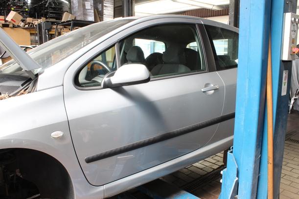 Foto: TÜR VORN LINKS (3-Türer) eines Peugeot 307 75