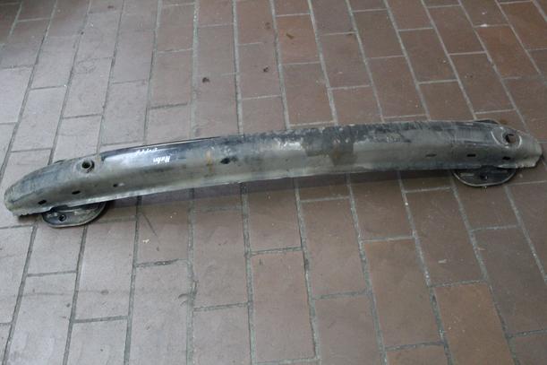 Foto: VERSTÄRKUNG HINTEN eines Peugeot 307 75