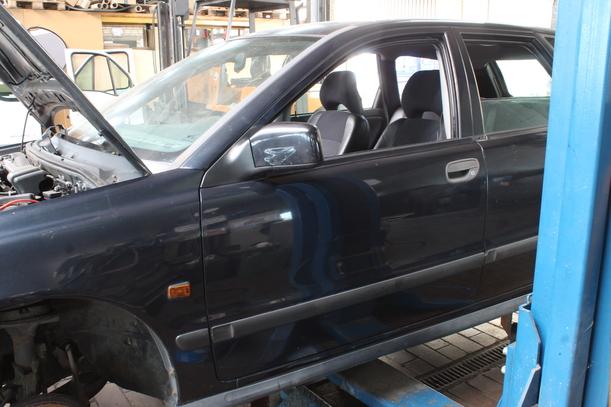 Foto: TÜR VORN LINKS eines Volvo V40 1.8