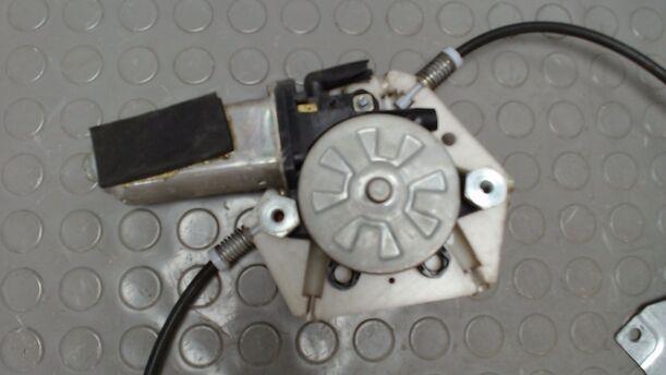 Foto: FENSTERHEBER ELEKTRISCH HINTEN LINKS eines Volvo V40 1.8 Cosmo