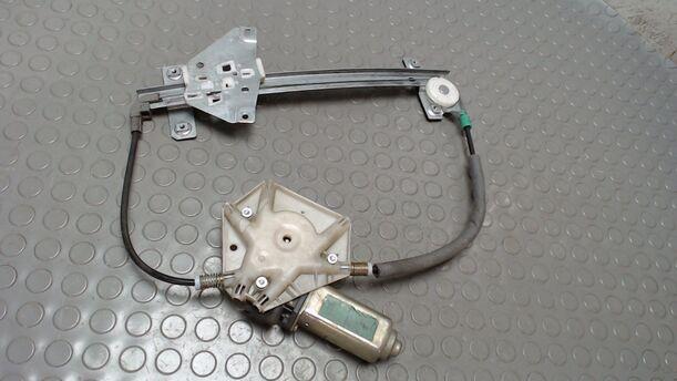 Foto: FENSTERHEBER ELEKTRISCH HINTEN RECHTS eines Volvo V40 1.8 Cosmo