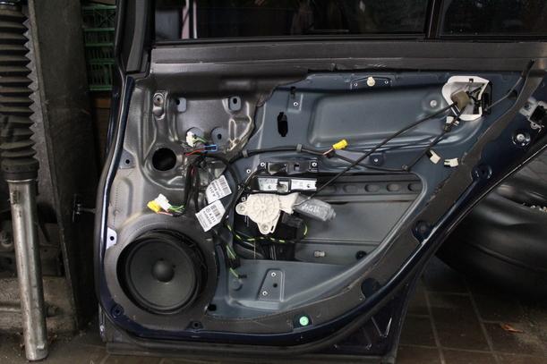 Foto: TÜR HINTEN LINKS eines Mercedes-Benz E 220 T CDI Automatik GL