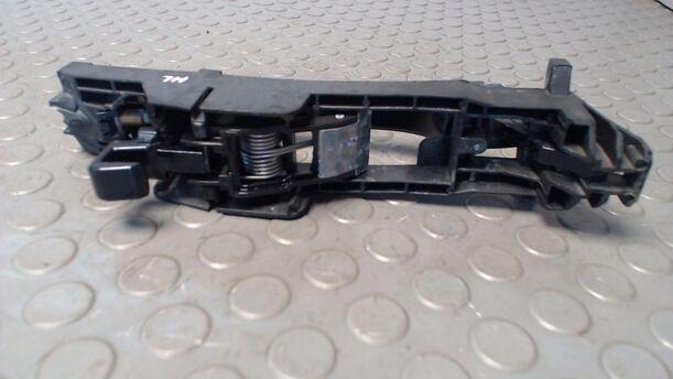 Foto: AUSSENGRIFF HINTEN LINKS eines Mercedes-Benz E 220 T CDI Automatik GL