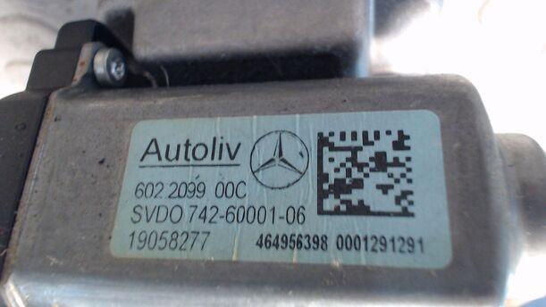 Foto: SICHERHEITSGURT VORN RECHTS eines Mercedes-Benz E 220 T CDI Automatik GL