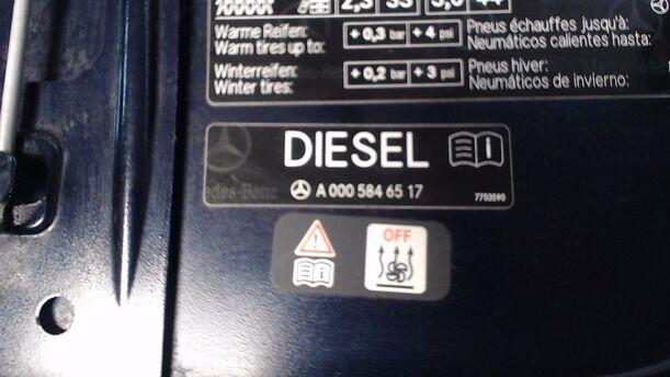 Foto: TANKKLAPPE/ TANKDECKEL eines Mercedes-Benz E 220 T CDI Automatik GL