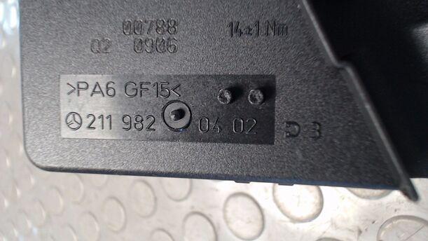 Foto: SICHERUNGSKASTEN BATTERIE eines Mercedes-Benz E 220 T CDI Automatik GL