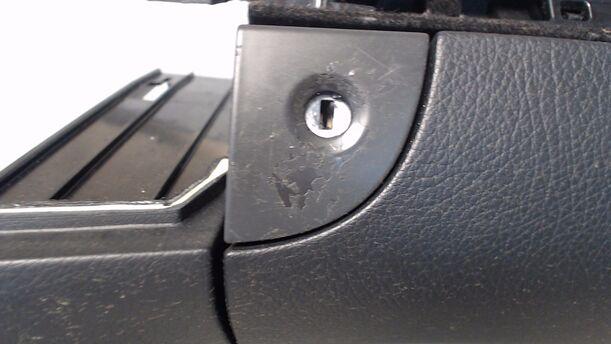 Foto: HANDSCHUHFACH eines Mercedes-Benz E 220 T CDI Automatik GLX