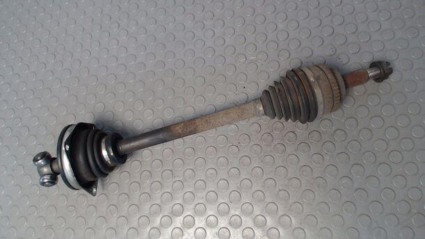 Foto: ANTRIEBSWELLE LINKS eines Renault Clio 1.5 dCi