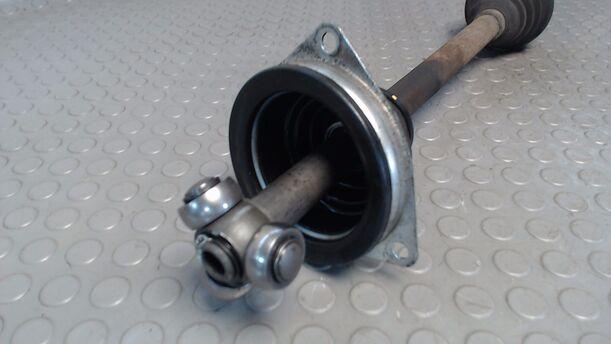 Foto: ANTRIEBSWELLE LINKS eines Renault Clio 1.5 dCi