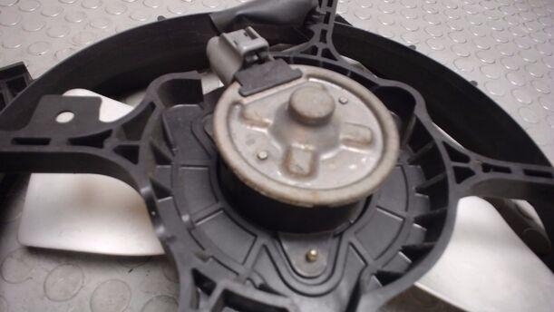 Foto: ELEKTROLÜFTER eines Mazda Demio 1.5