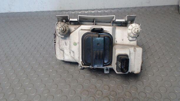 Foto: SCHEINWERFER RECHTS eines VW Polo 60