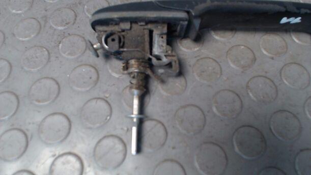Foto: TÜRAUSSENGRIFF VORN LINKS eines VW Polo 60