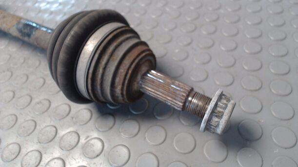 Foto: ANTRIEBSWELLE LINKS eines VW Polo 60