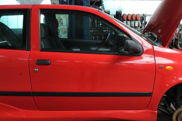 Foto: TÜR RECHTS (2/3-Türer) eines Fiat Punto 60 GL