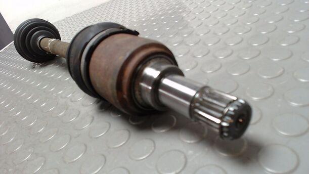 Foto: ANTRIEBSWELLE LINKS eines Fiat Punto 60 GL