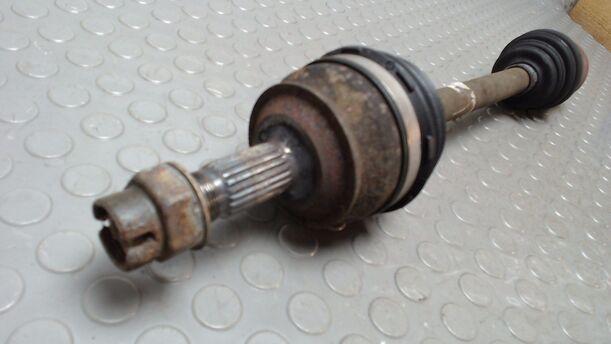 Foto: ANTRIEBSWELLE LINKS eines Fiat Punto 60 GL
