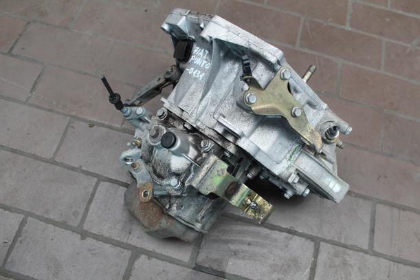 Foto: SCHALTGETRIEBE 5-GANG eines Fiat Punto 60 GL