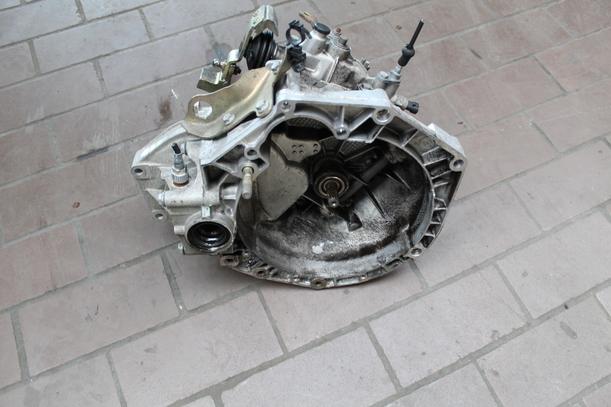 Foto: SCHALTGETRIEBE 5-GANG eines Fiat Punto 60 GL