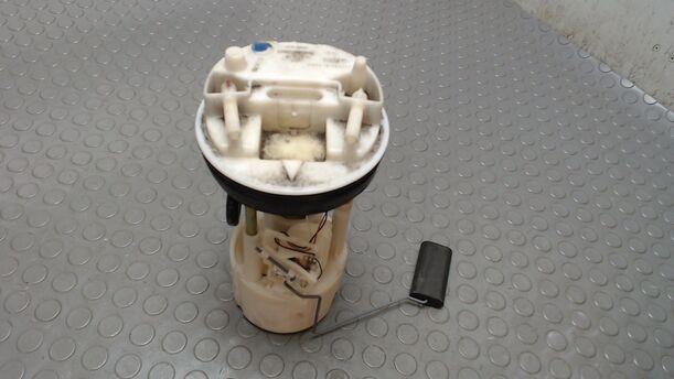 Foto: KRAFTSTOFFPUMPE eines Fiat Punto 60 GL