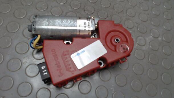 Foto: SCHIEBEDACHMOTOR / MOTOR SCHIEBEDACH eines Audi A4 Avant 1.6