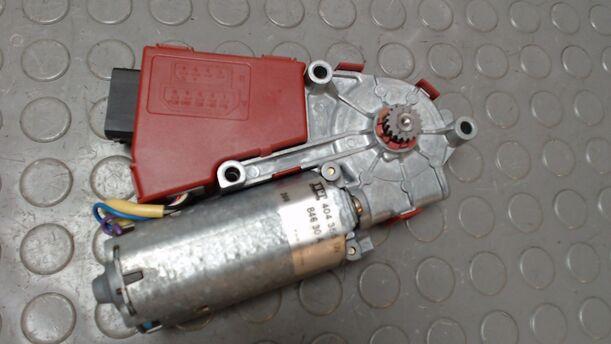 Foto: SCHIEBEDACHMOTOR / MOTOR SCHIEBEDACH eines Audi A4 Avant 1.6