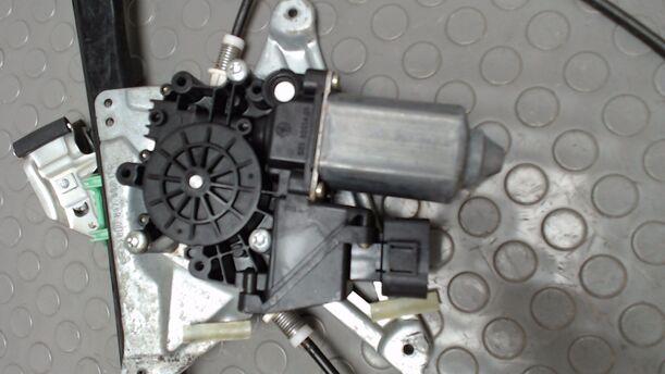 Foto: FENSTERHEBER ELEKTRISCH VORN RECHTS eines Audi A4 Avant 1.6